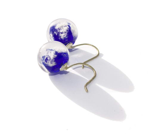 Oorbellen rond op gouden oorstekers